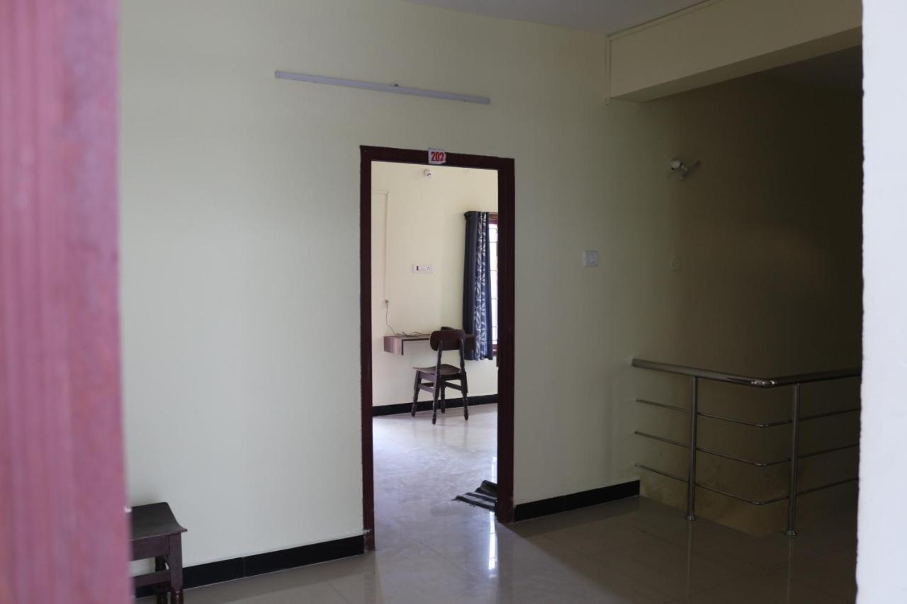 Shree Sairenu Near Maruthamalai And Bharathiyar Univ And On The Way To Near Isha Adiyogi Hotel Marudhamalai Buitenkant foto